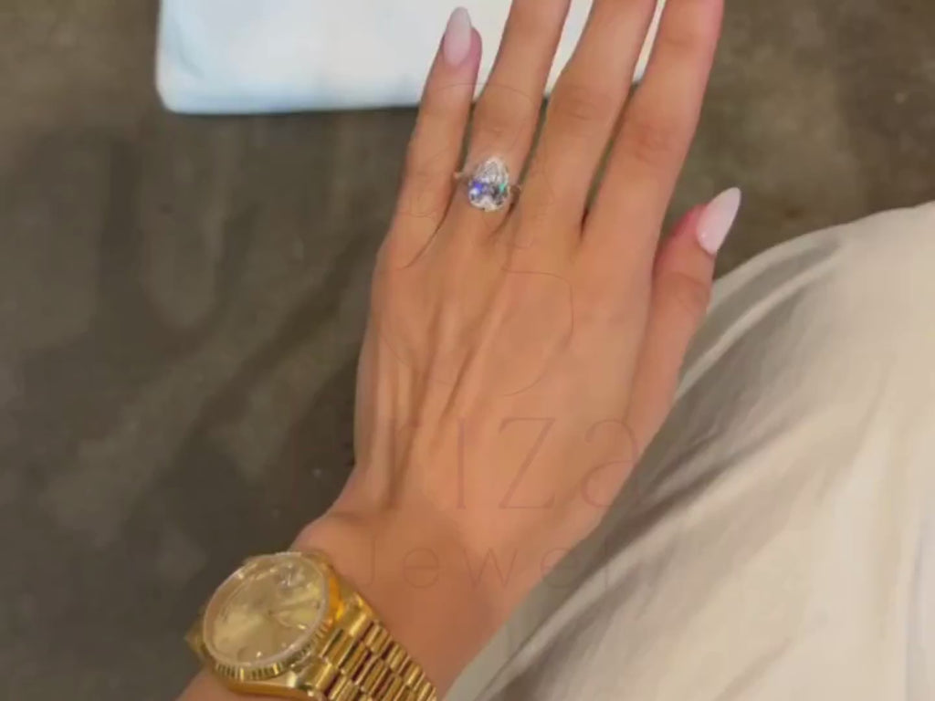 Pear Shaped Diamond Wedding Ring - Yellow Gold