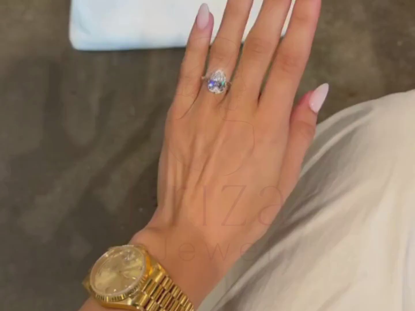 Pear Shaped Diamond Wedding Ring - Yellow Gold