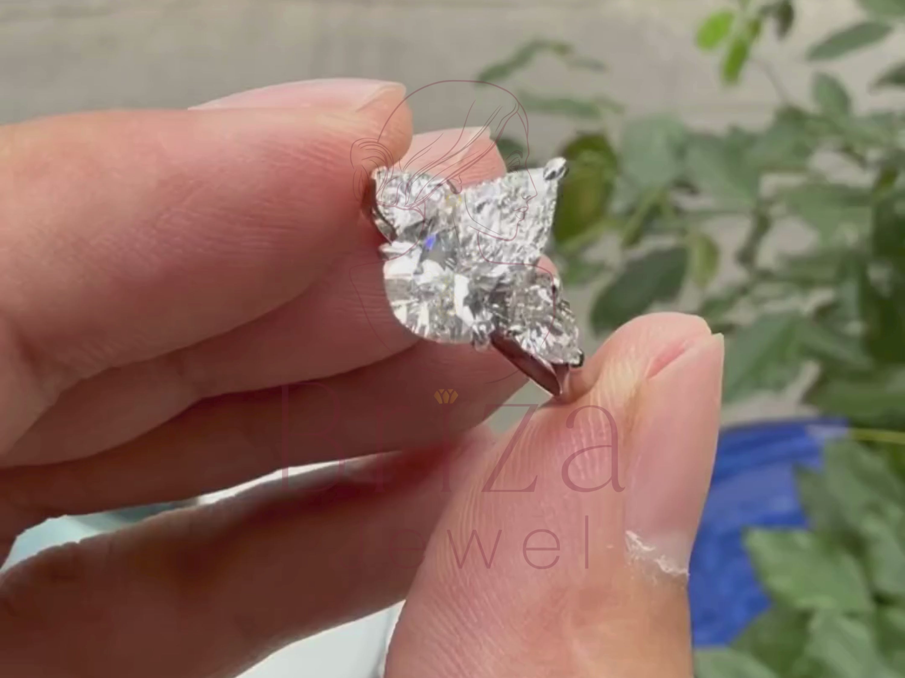 lab grown diamond engagement ring close-up showing pear center stone